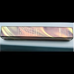 KYLIE COSMETICS
24K Birthday Collection All-Over Gloss